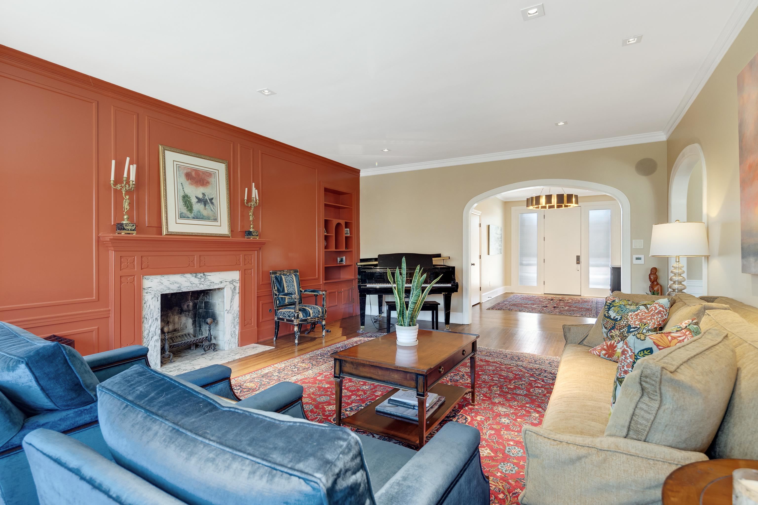 90 North Perkins Road Memphis, TN 38117 - Photo 4 of 25 a living room with furniture and a fireplace