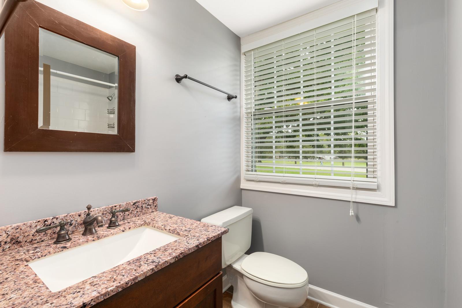 9547 South Harpeth Road Nashville, TN 37221 - Photo 12 of 28 bath in mother in law suite