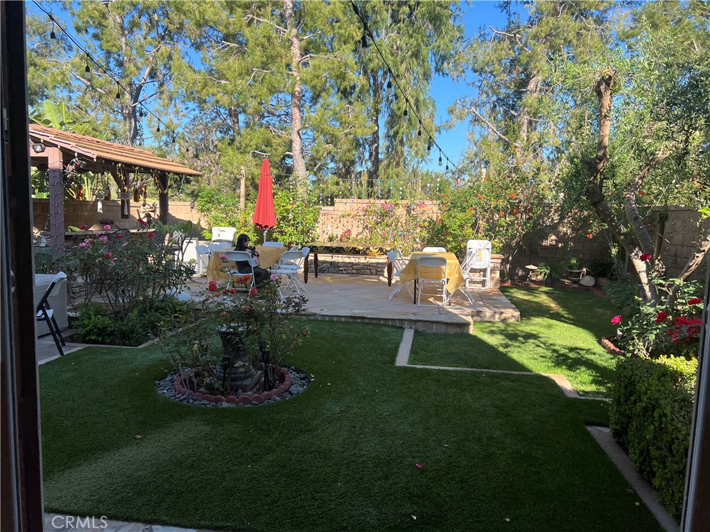 27 Tree Clover Irvine, CA 92618 - Photo 4 of 35