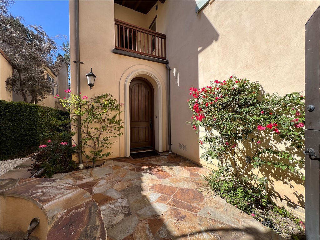 27 Tree Clover Irvine, CA 92618 - Photo 5 of 35