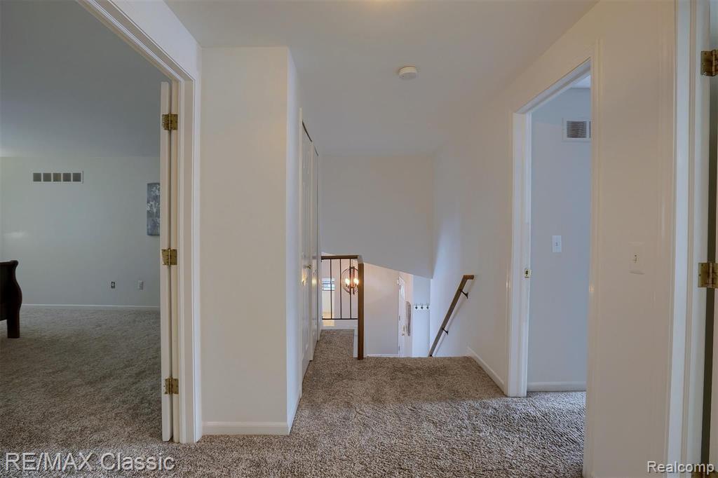 695 Plum Ridge Drive Rochester Hills, MI 48309 - Photo 7 of 38