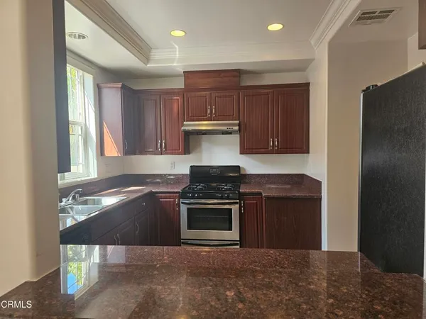 $3,200 | 2930 Fairway Avenue, Unit 105, La Crescenta, CA 91214