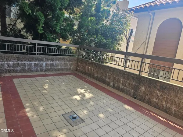 $3,200 | 2930 Fairway Avenue, Unit 105, La Crescenta, CA 91214