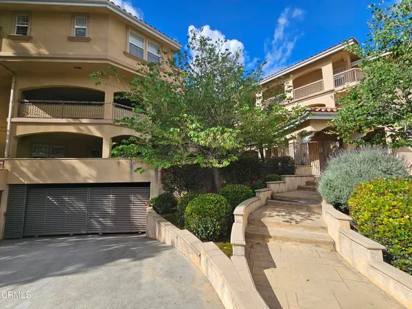 $3,200 | 2930 Fairway Avenue, Unit 105, La Crescenta, CA 91214