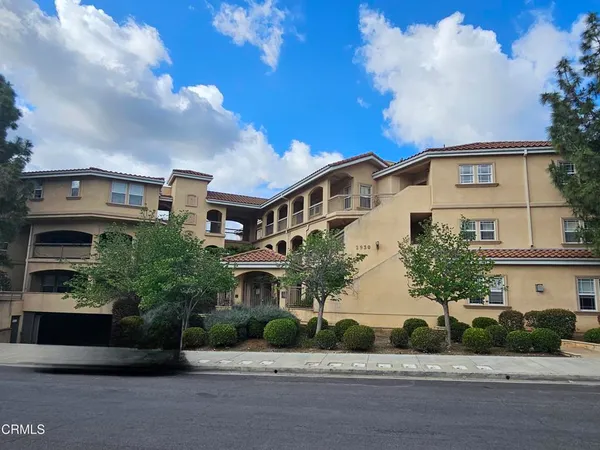 $3,200 | 2930 Fairway Avenue, Unit 105, La Crescenta, CA 91214