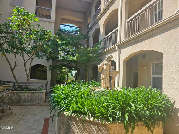 $3,200 | 2930 Fairway Avenue, Unit 105, La Crescenta, CA 91214