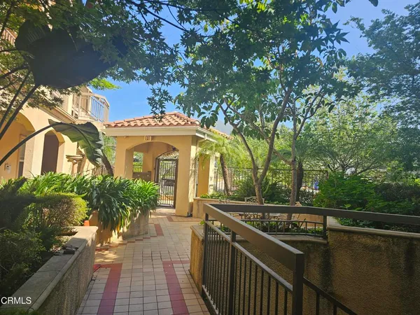 $3,200 | 2930 Fairway Avenue, Unit 105, La Crescenta, CA 91214