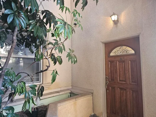 $3,200 | 2930 Fairway Avenue, Unit 105, La Crescenta, CA 91214
