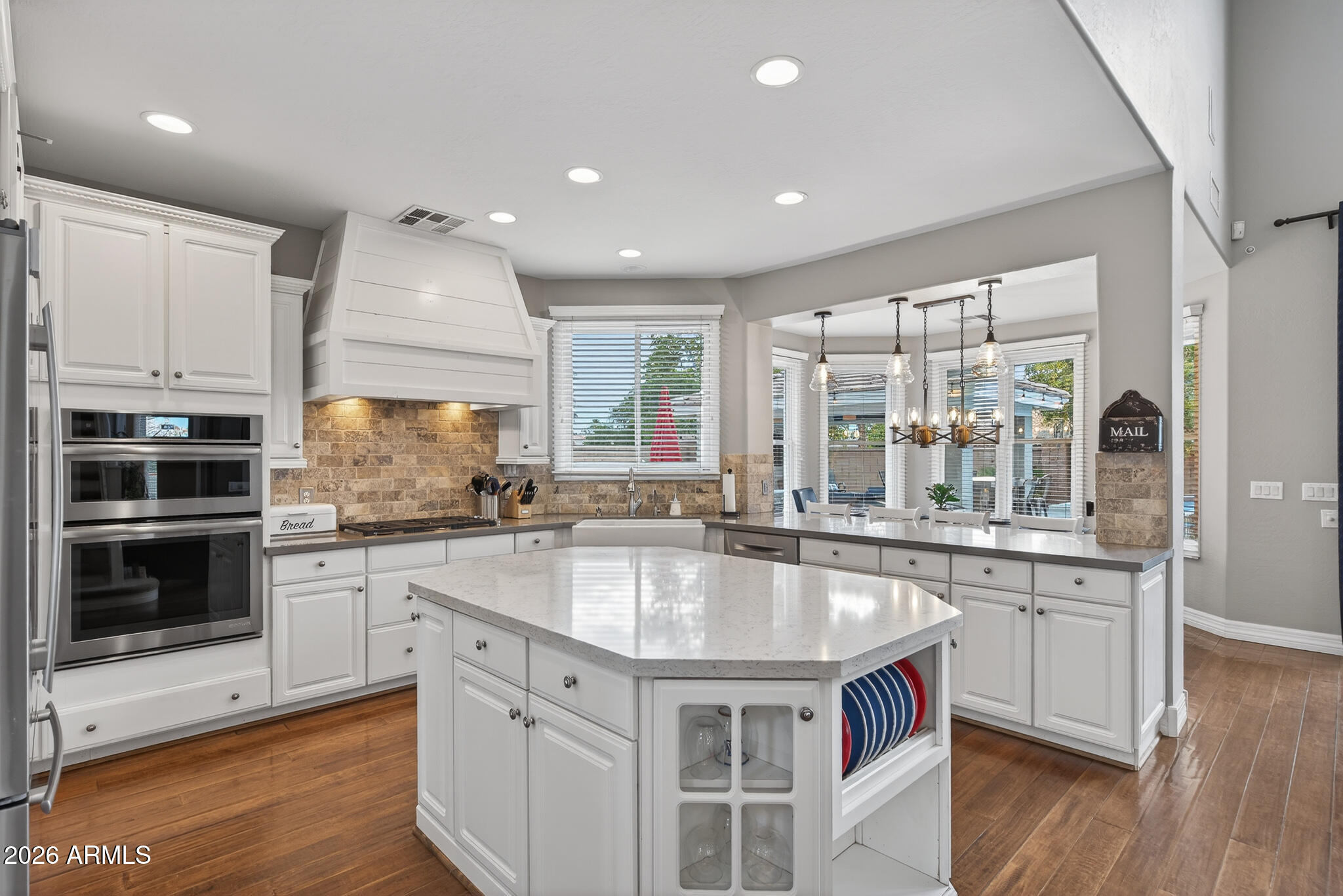 4730 South Robins Way Chandler, AZ 85249 - Photo 7 of 92 7) KITCHEN