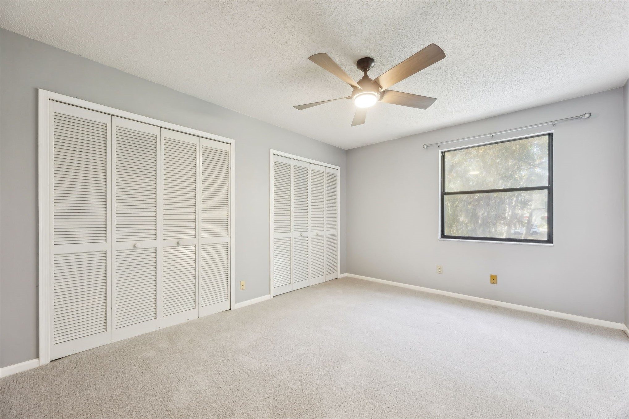 7 Jasmine Place Fernandina Beach, FL 32034 - Photo 21 of 27 an empty room with windows and fan