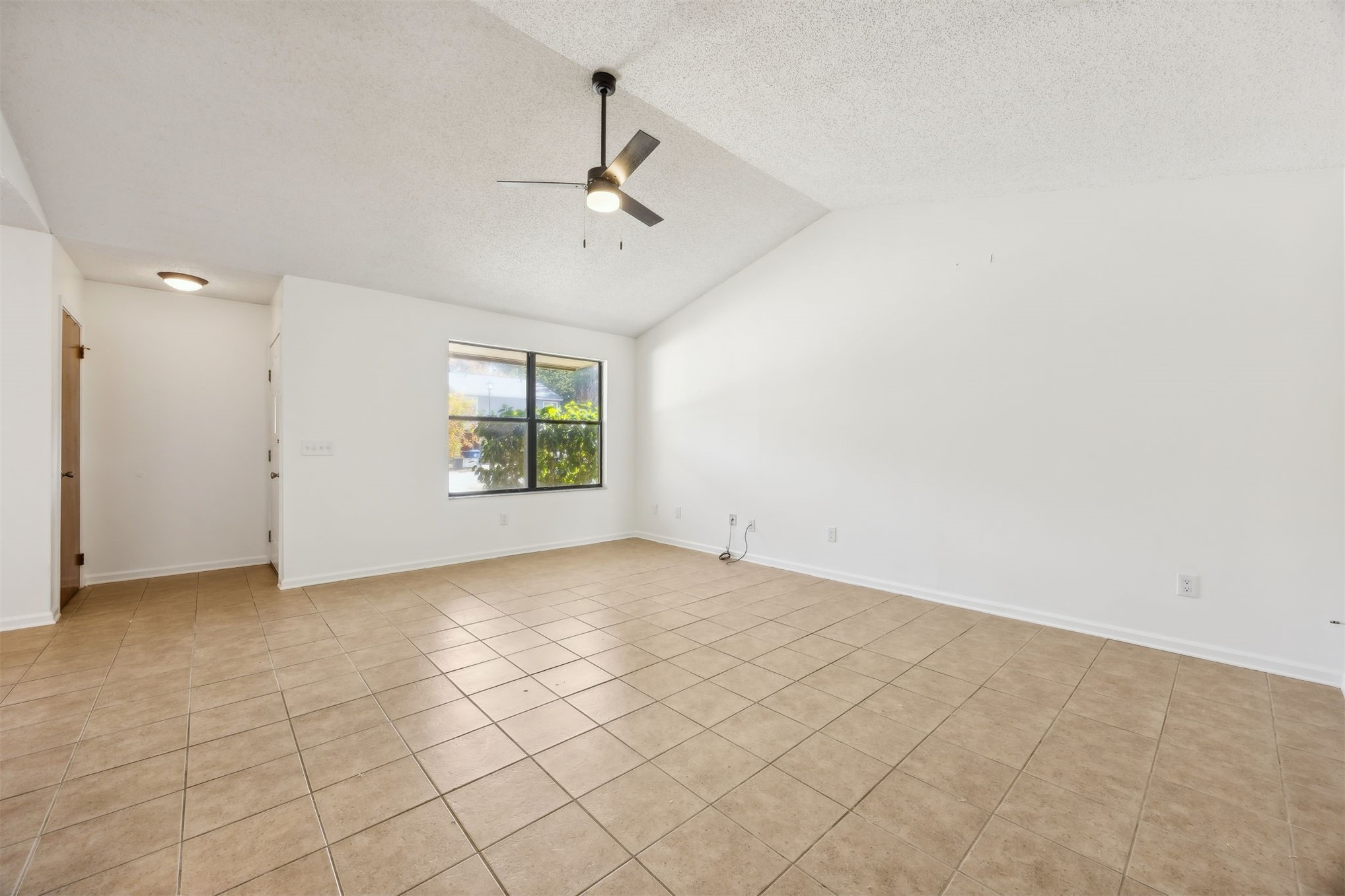 7 Jasmine Place Fernandina Beach, FL 32034 - Photo 5 of 27 an empty room with windows and fan