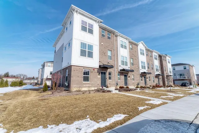 $540,000 | 1030 Bogart Street, Des Plaines, IL 60018
