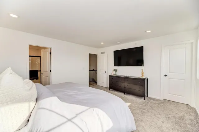 $540,000 | 1030 Bogart Street, Des Plaines, IL 60018