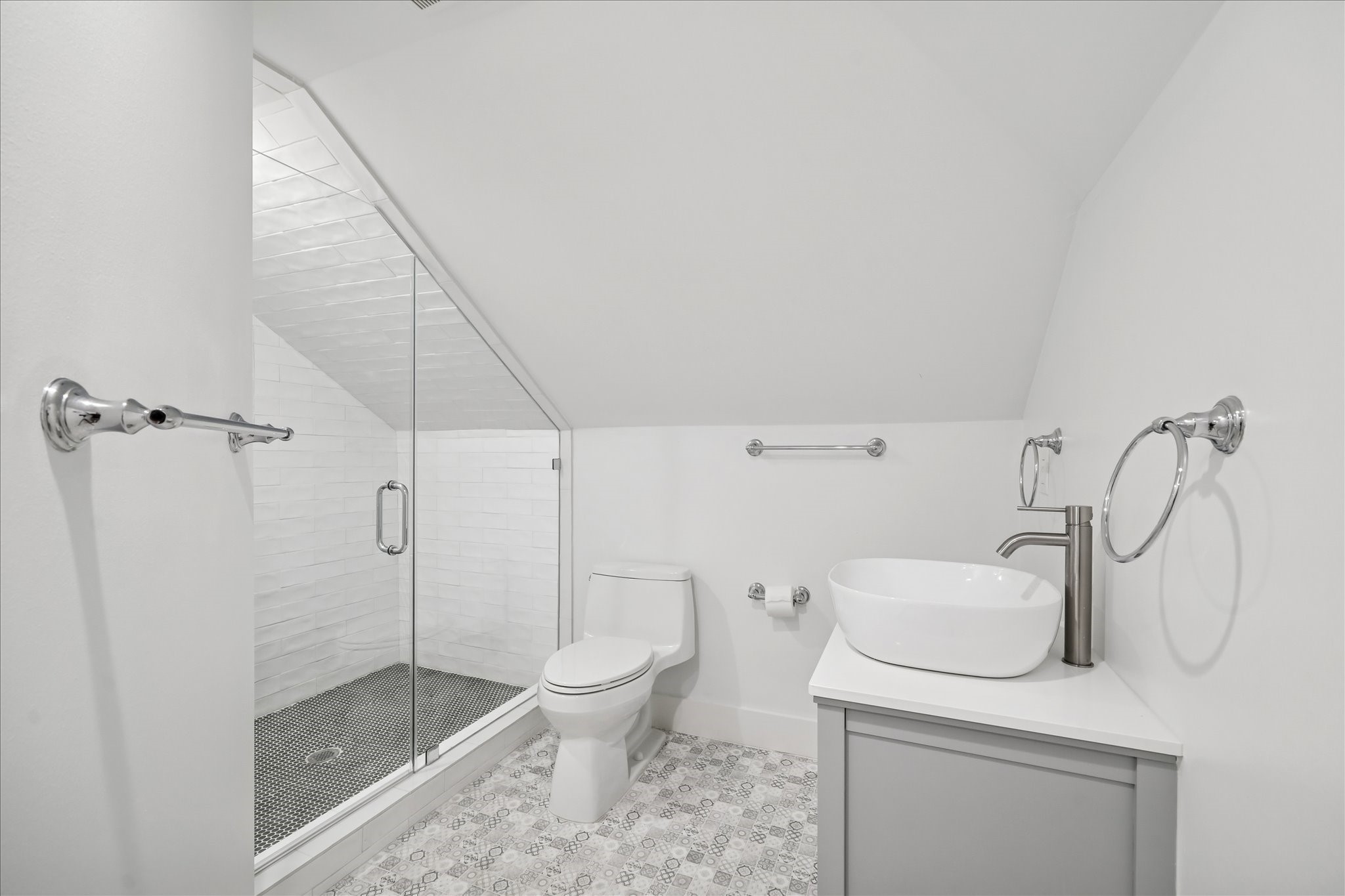 415 Arlington Street Houston, TX 77007 - Photo 15 of 20 a white toilet sitting next to a bathroom sink