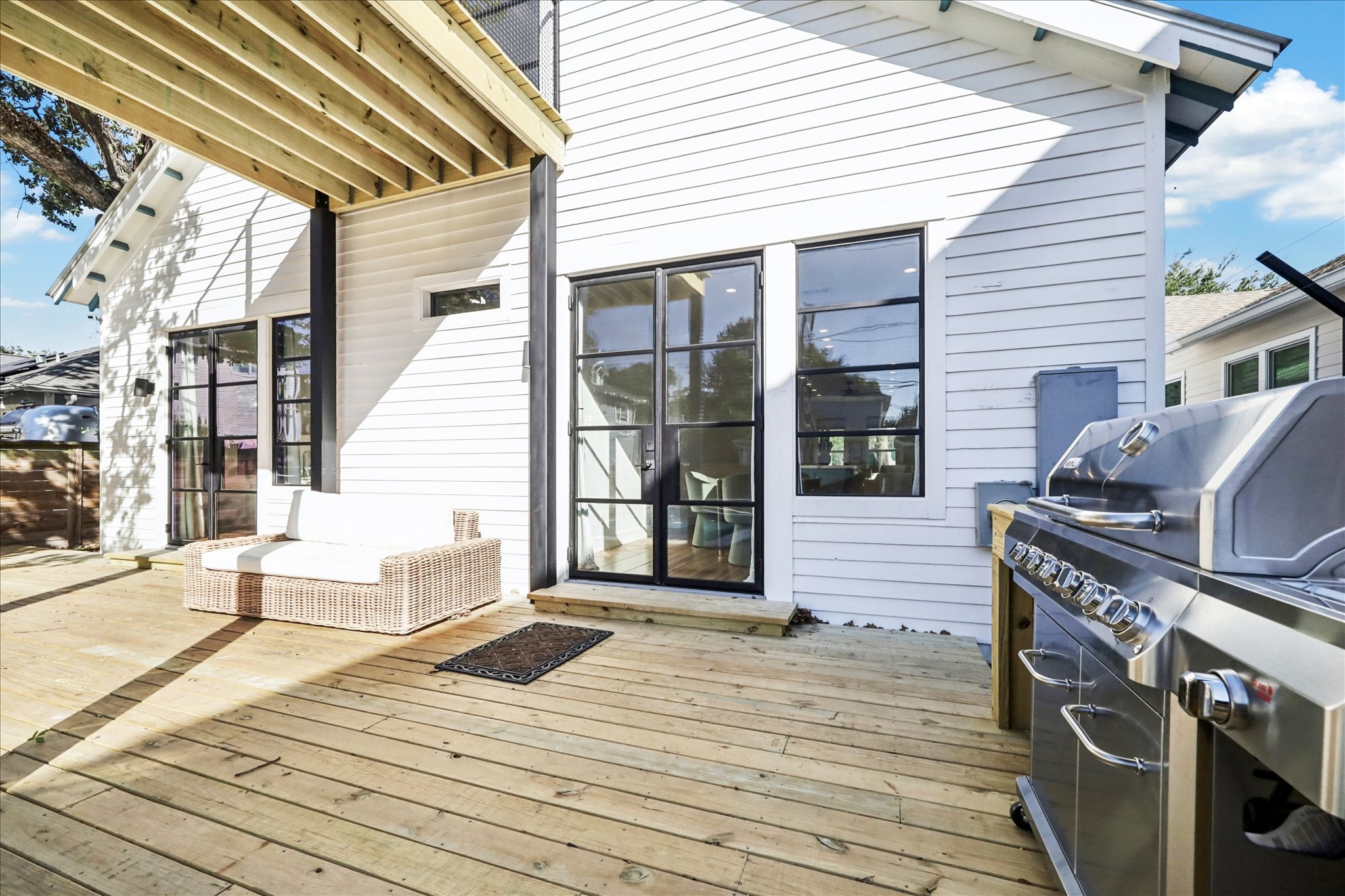 415 Arlington Street Houston, TX 77007 - Photo 19 of 20 a view of a deck with open kitchen
