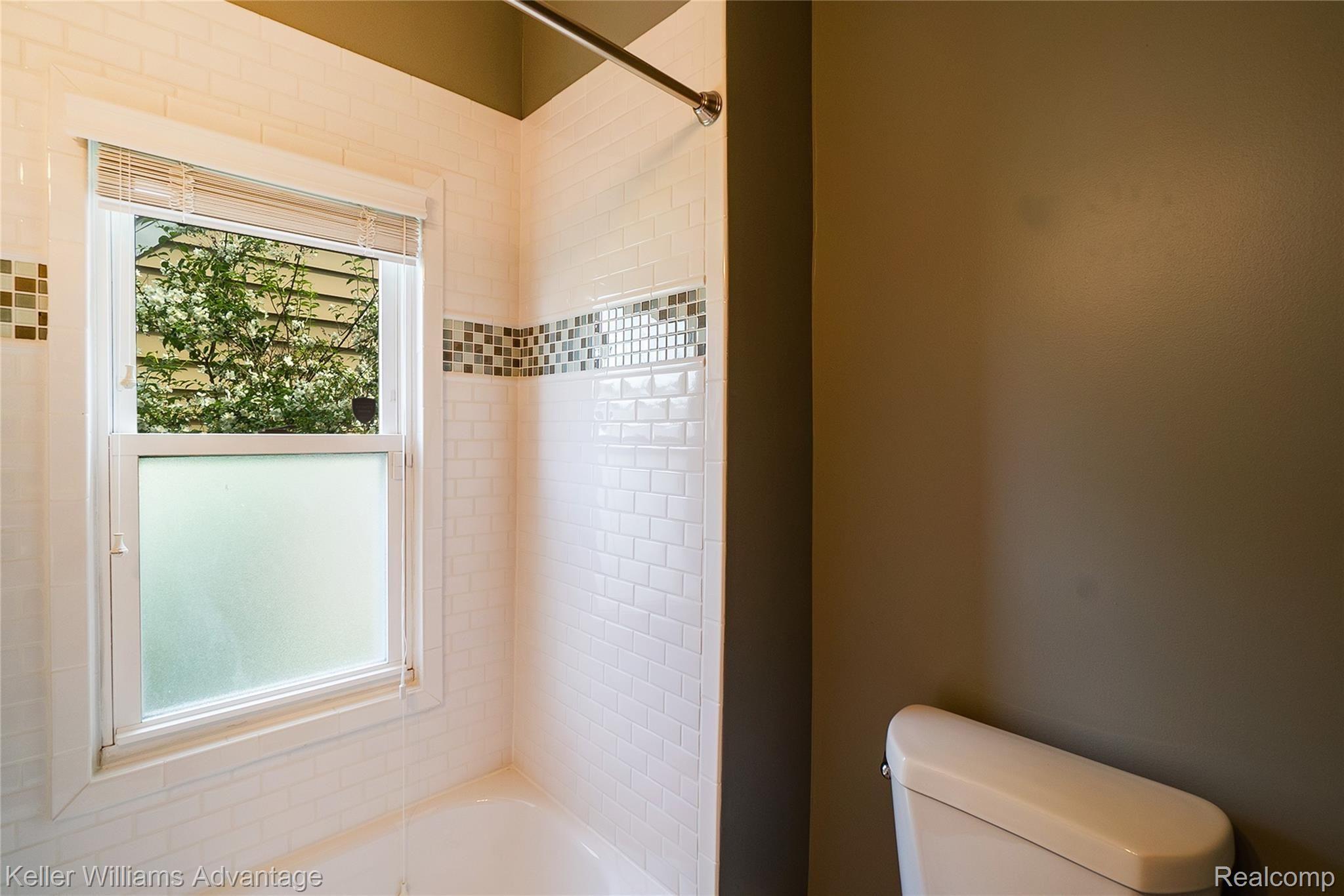 2685 Wakefield Road Berkley, MI 48072 - Photo 21 of 42 WakefieldRd_2685_Fullbath A1.jpg