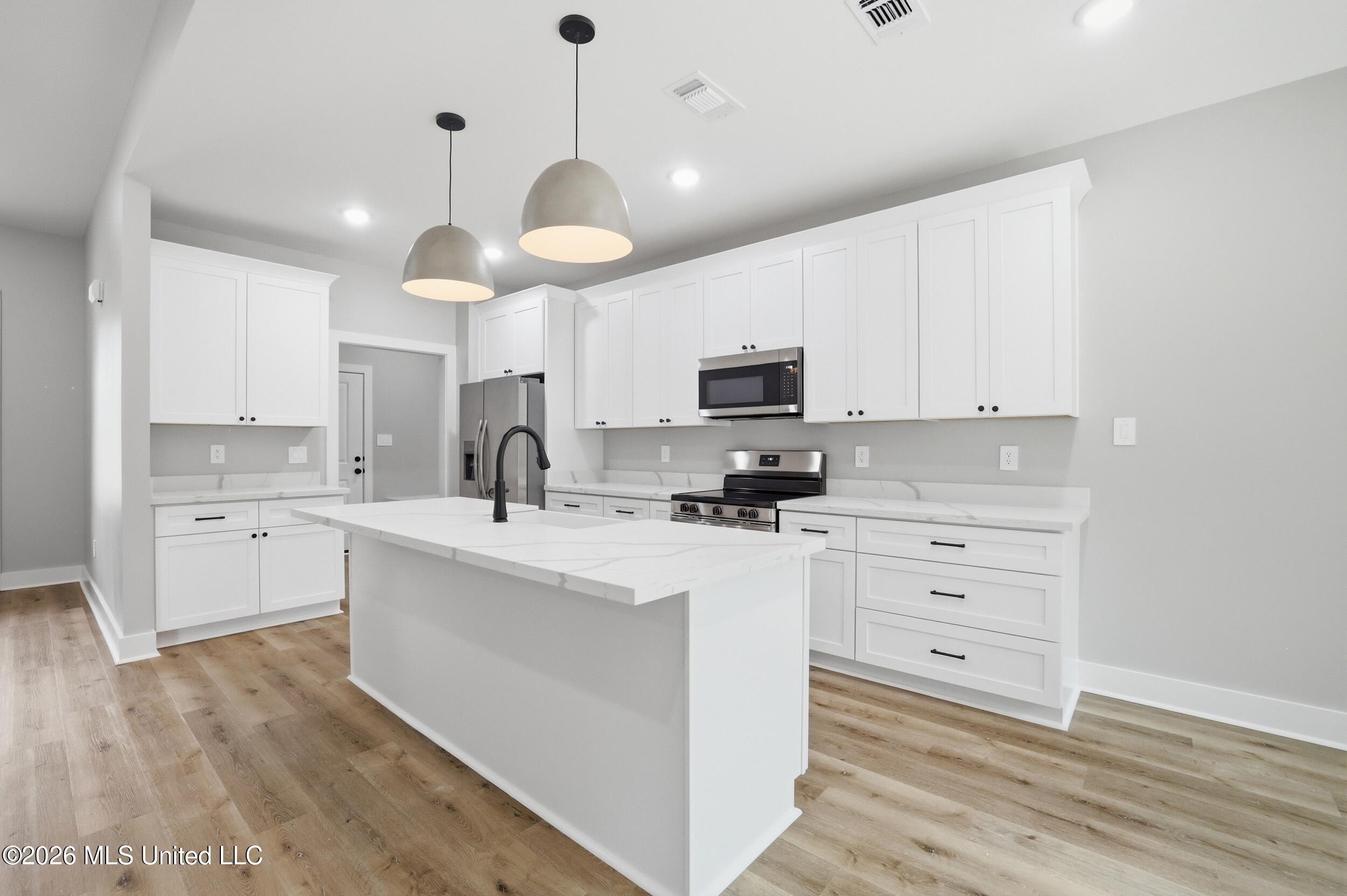 11050 Shorecrest Road Biloxi, MS 39532 - Photo 8 of 27 12_r6__0355
