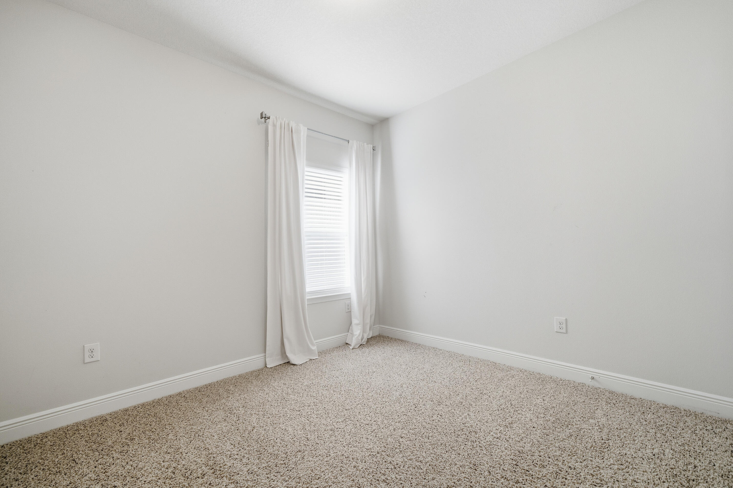 191 Southern Pnes Road Santa Rosa Beach, FL 32459 - Photo 37 of 46 an empty room with an entryway