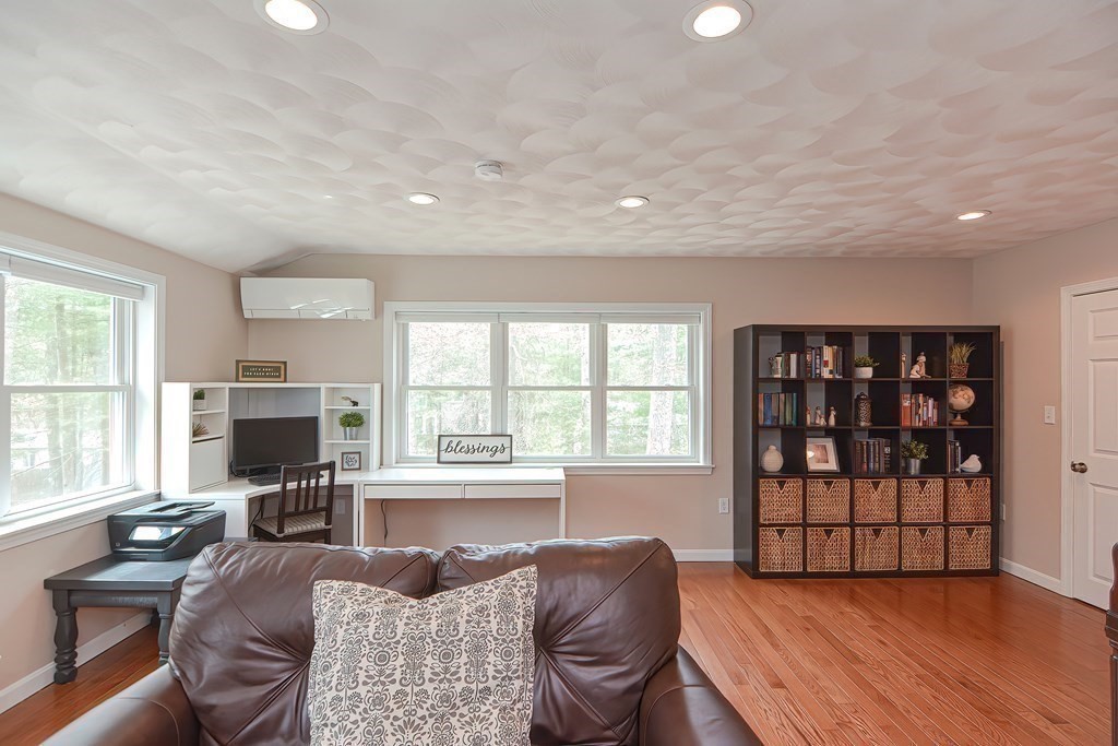 14 Crimson Road Billerica, MA 01821 - Photo 4 of 30 Gallery Image 4