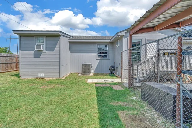 $270,000 | 1506 West 6th Street, McGregor, TX 76657