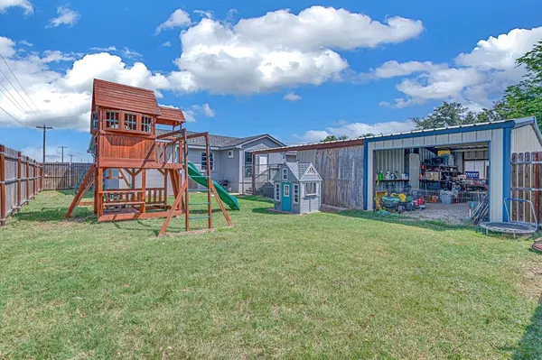 $270,000 | 1506 West 6th Street, McGregor, TX 76657