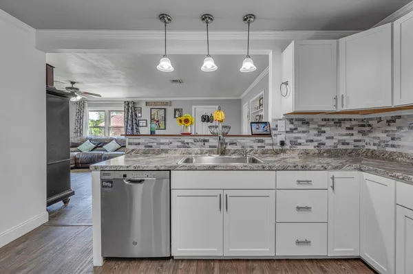 $270,000 | 1506 West 6th Street, McGregor, TX 76657