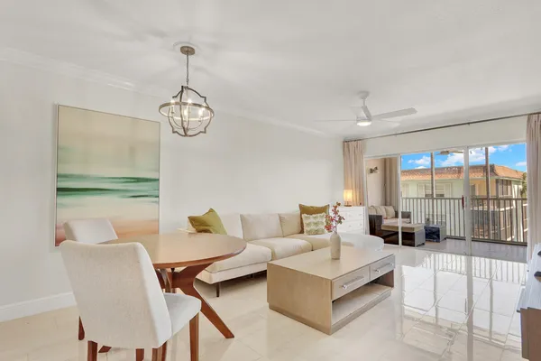 $198,000 | 236 Castlewood Drive, Unit 305, North Palm Beach, FL 33408