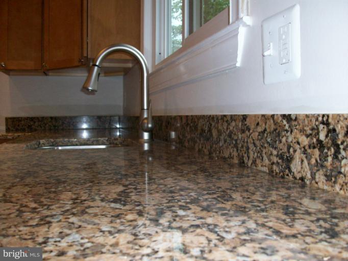 2005 Barrowfield Road Fort Washington, MD 20744 - Photo 8 of 10 Granite Counters