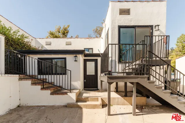 a view of entryway with a front door