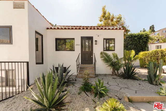 a view of a entryway in front of house