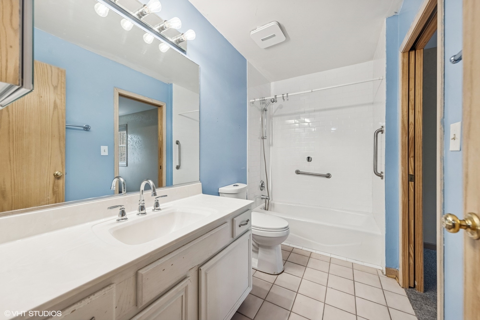427 West St Charles Road Elmhurst, IL 60126 - Photo 13 of 23 Gallery Image 13