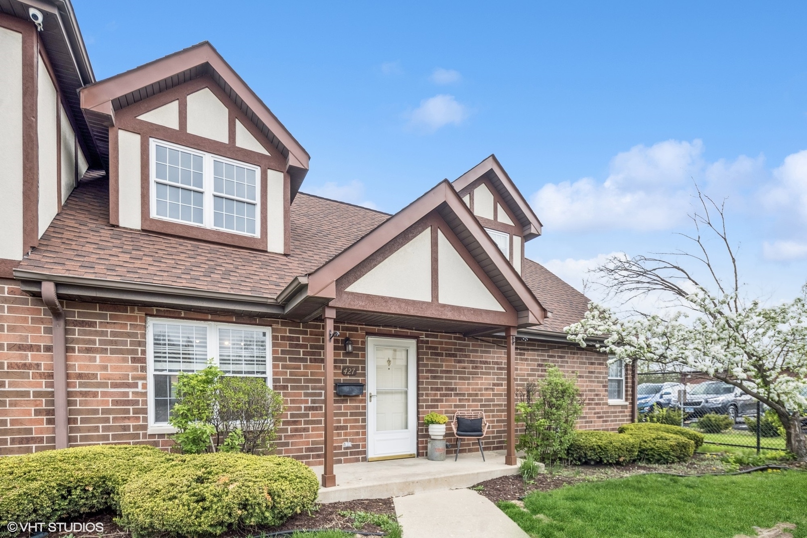 427 West St Charles Road Elmhurst, IL 60126 - Photo 2 of 23 Gallery Image 2