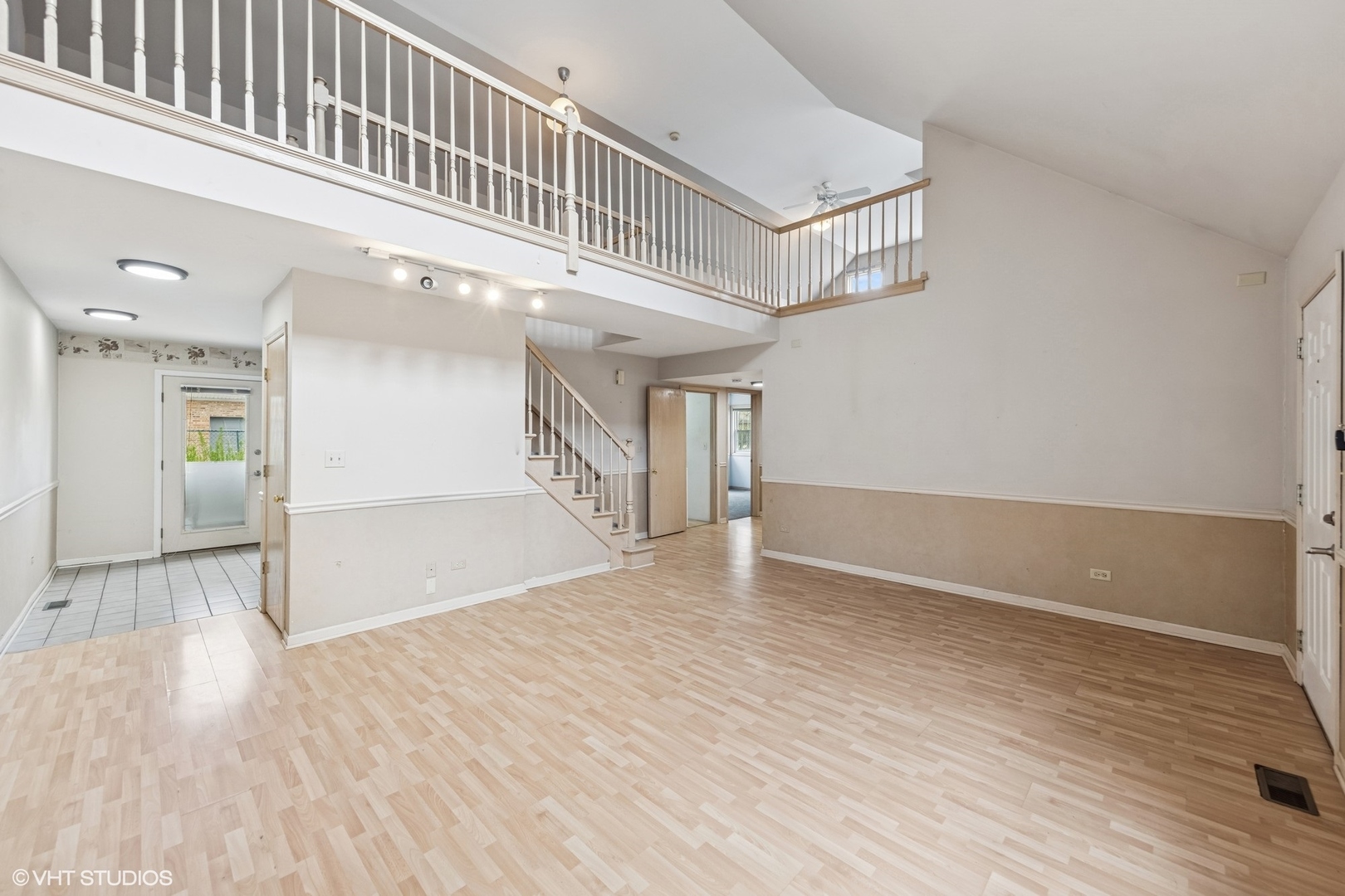 427 West St Charles Road Elmhurst, IL 60126 - Photo 3 of 23 Gallery Image 3