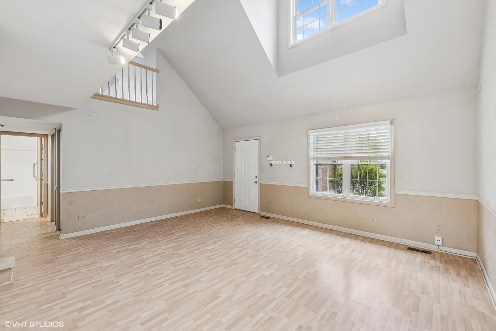 427 West St Charles Road Elmhurst, IL 60126 - Photo 4 of 23 Gallery Image 4