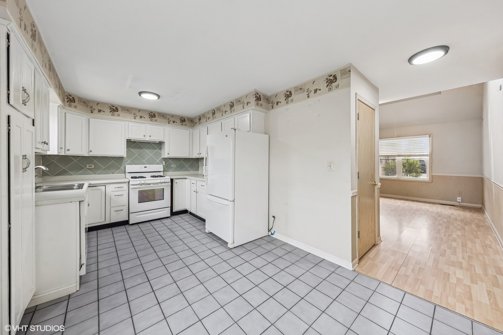 427 West St Charles Road Elmhurst, IL 60126 - Photo 5 of 23 Gallery Image 5