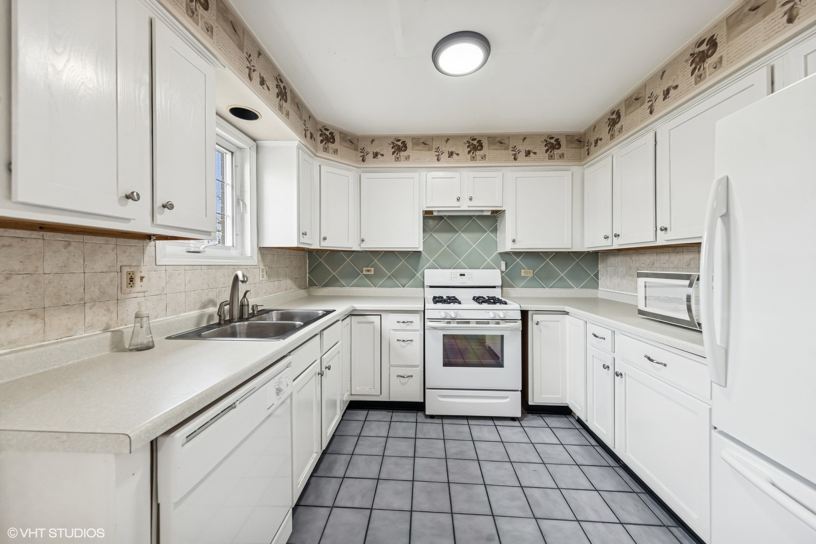 427 West St Charles Road Elmhurst, IL 60126 - Photo 6 of 23 Gallery Image 6