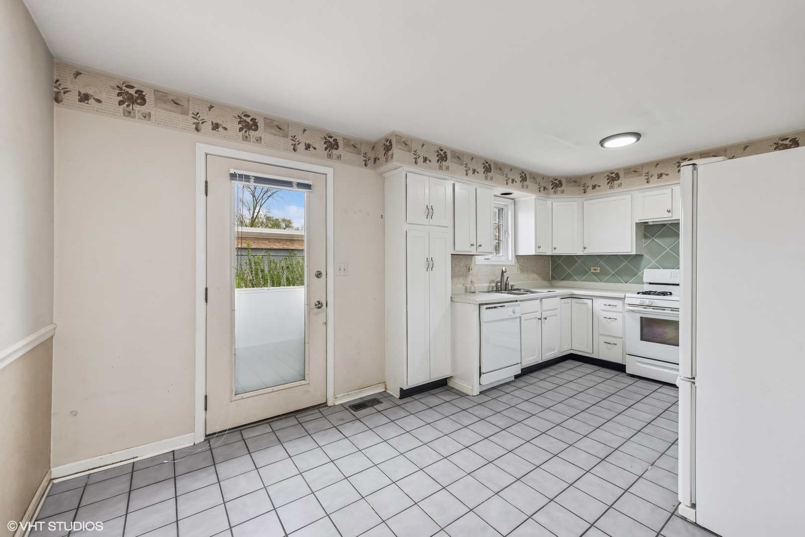 427 West St Charles Road Elmhurst, IL 60126 - Photo 7 of 23 Gallery Image 7