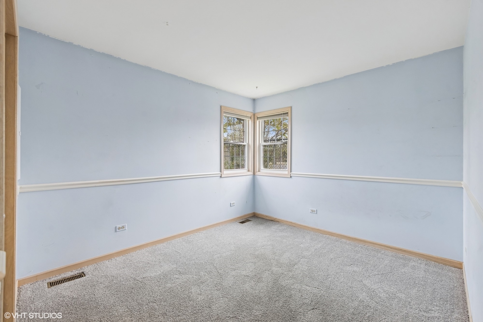 427 West St Charles Road Elmhurst, IL 60126 - Photo 10 of 23 Gallery Image 10
