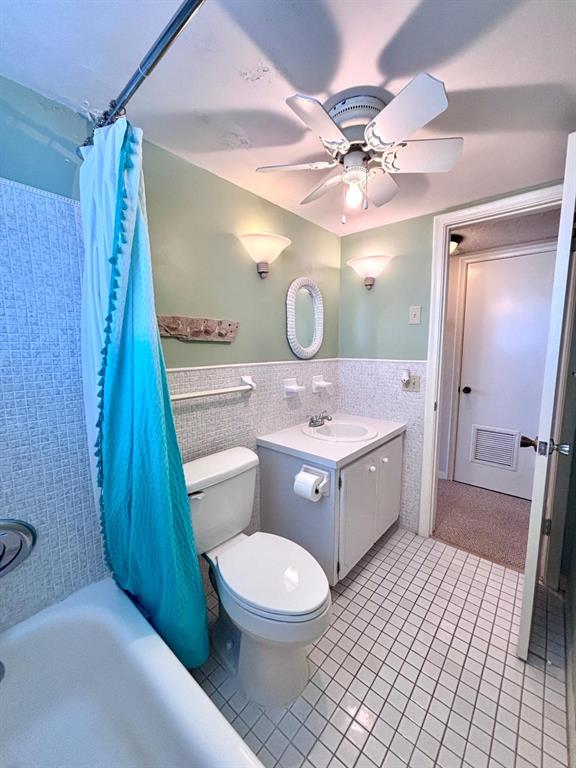 310 South Cypress Road, Unit 701 Pompano Beach, FL 33060 - Photo 13 of 34 - Full bathroom also for guests