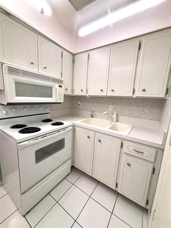 310 South Cypress Road, Unit 701 Pompano Beach, FL 33060 - Photo 4 of 34