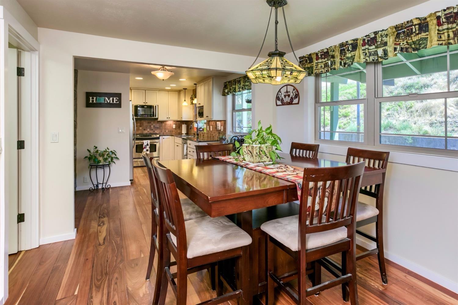 3558 Dodson Road Medford, OR 97504 - Photo 15 of 35 Dining area