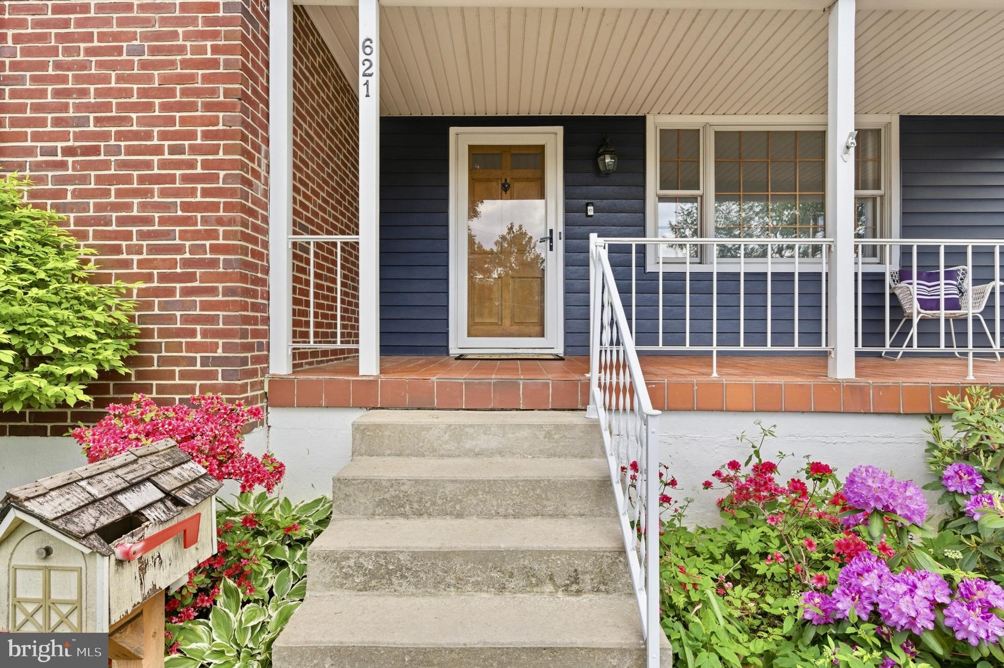 621 Woodsdale Road Baltimore, MD 21228 - Photo 2 of 59