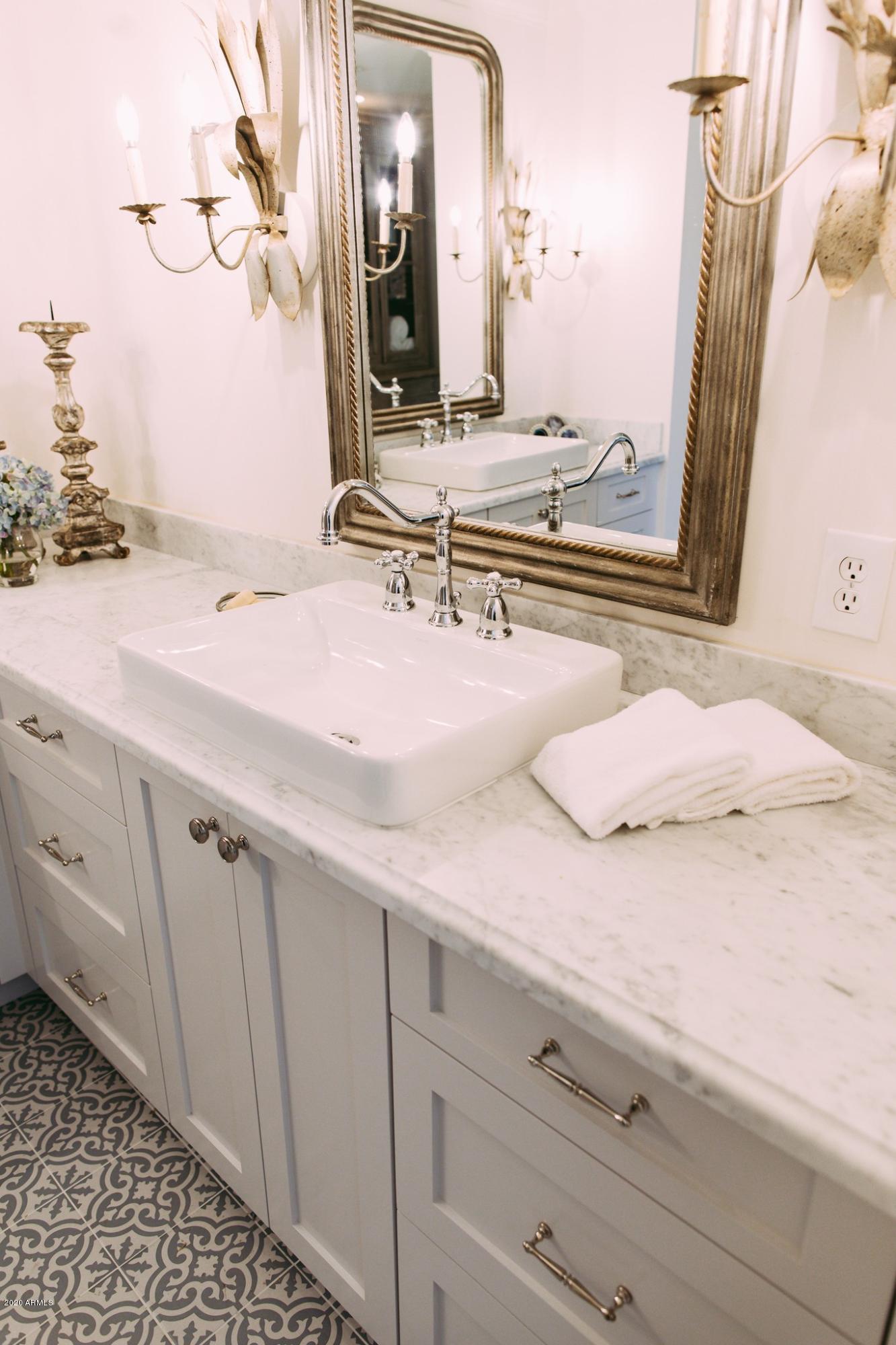 4701 North Dromedary Road Phoenix, AZ 85018 - Photo 19 of 130 Dromedary Home - For Sale - Arcadia-7