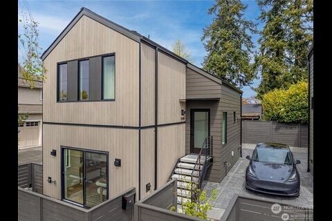 2806 West Dravus Street Seattle, WA 98199 - Photo 2 of 18