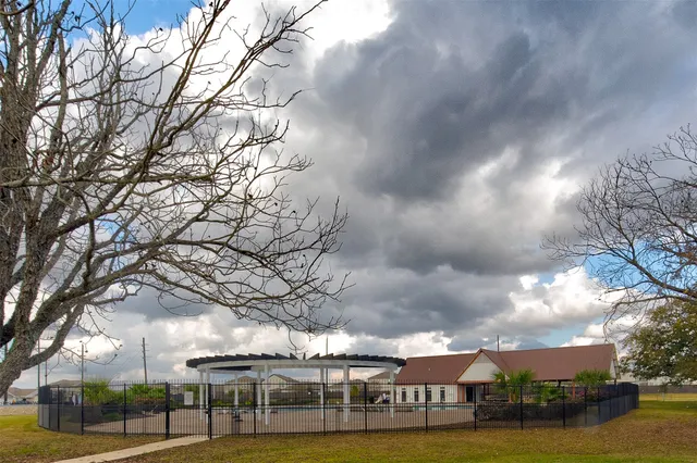 a view of residential houses with yard and lake view