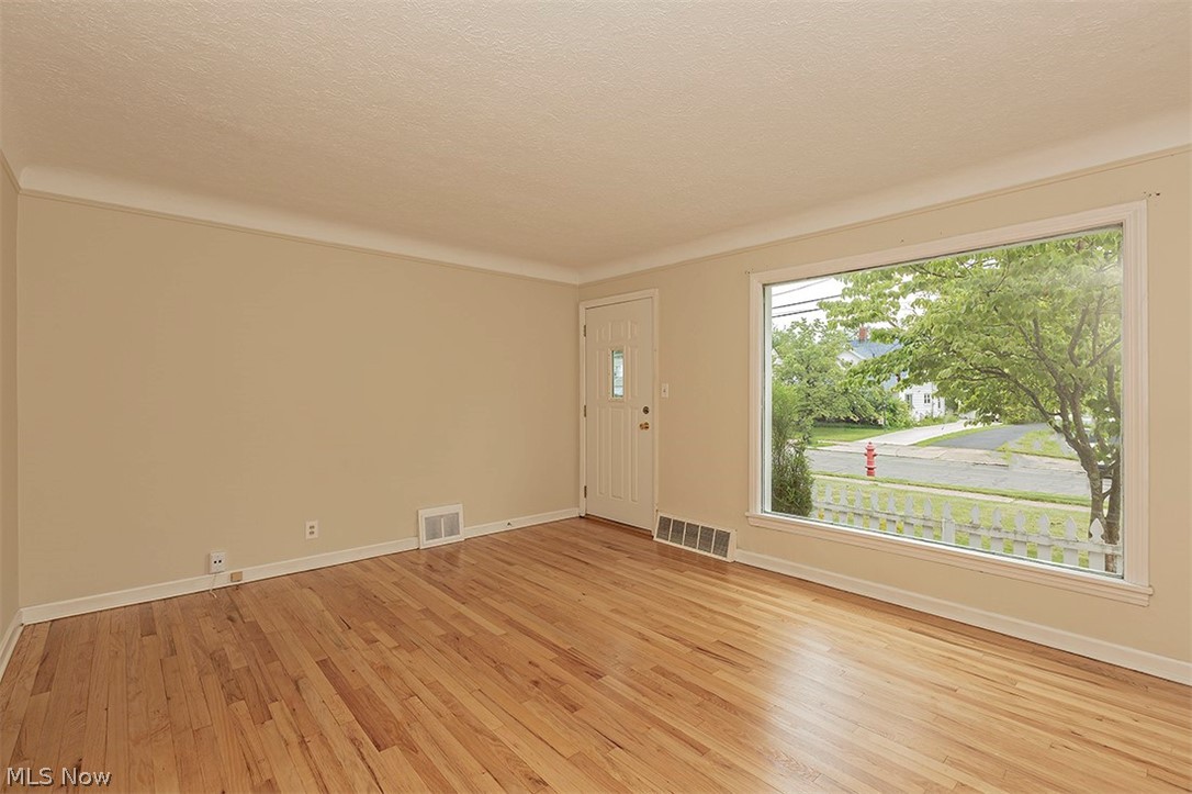1248 Sunset Road Cleveland, OH 44124 - Photo 14 of 35