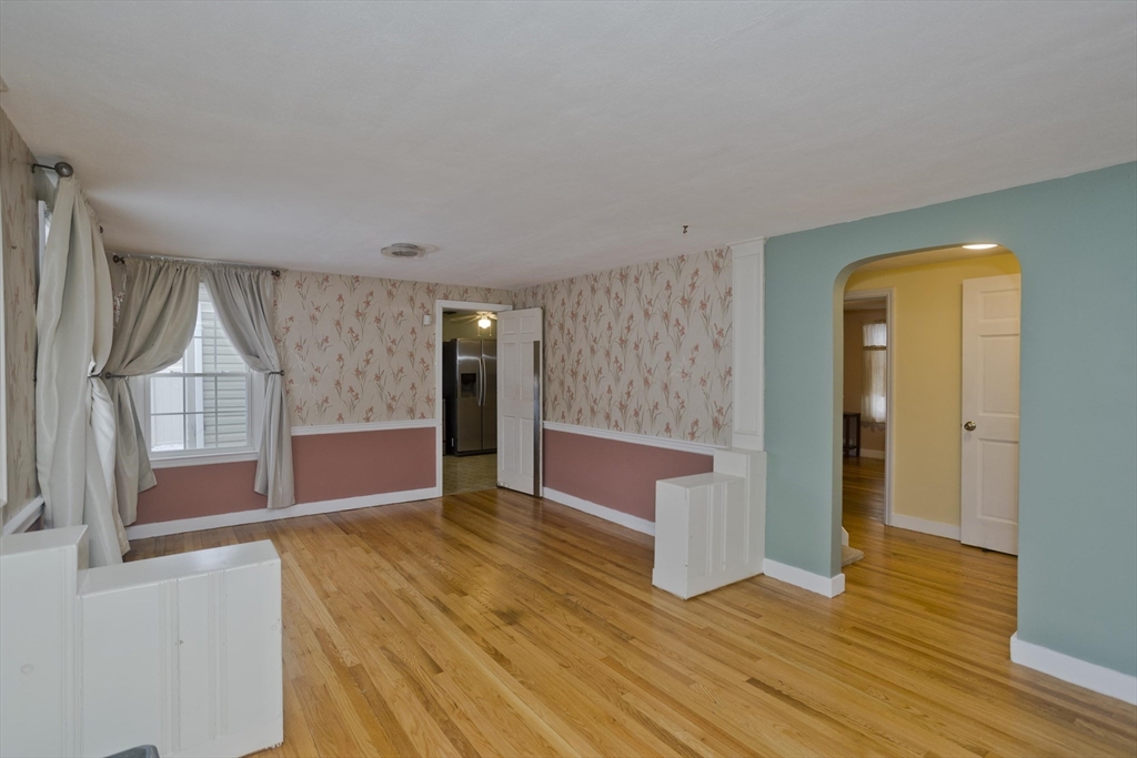 29 Pilgrim Road Springfield, MA 01118 - Photo 4 of 42