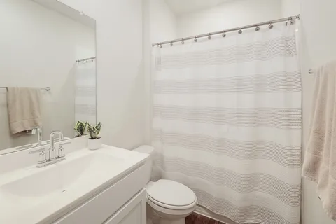 $300,000 | 224 Lavaca River Lane, Hutto, TX 78634