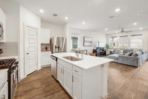 $300,000 | 224 Lavaca River Lane, Hutto, TX 78634