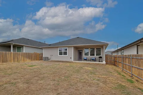 $300,000 | 224 Lavaca River Lane, Hutto, TX 78634
